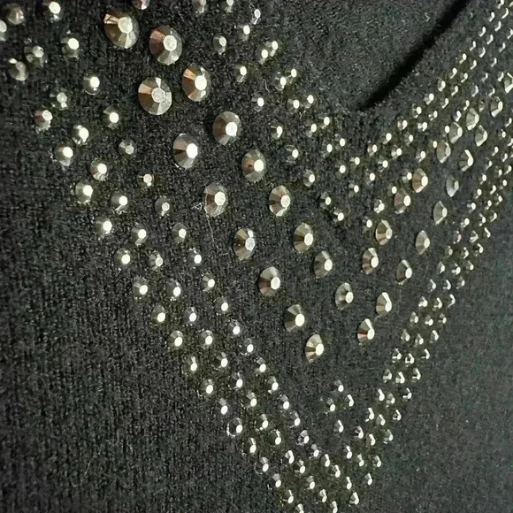 Adrienne Vittadini Long Sleeve Black Sweater (Y18) - Picture 6 of 9